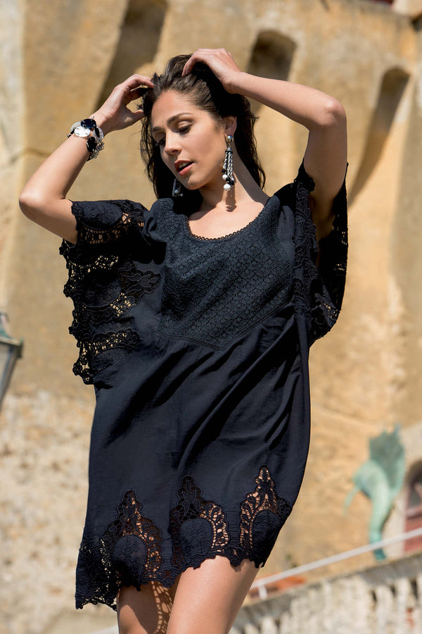 VESTIDO CON INSERTOS EN ENCAJE E ESCOTE REDONDO